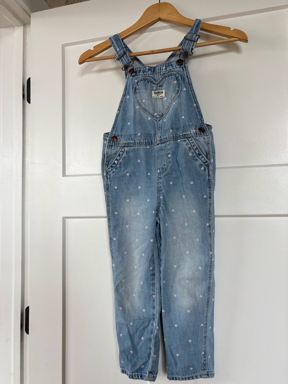 Oshkosh- Light Wash Denim Overalls with Heart Print Size‎ 5T